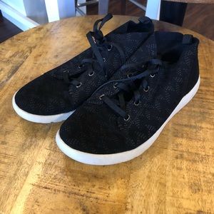 Women’s black BearPaw shoes size 8